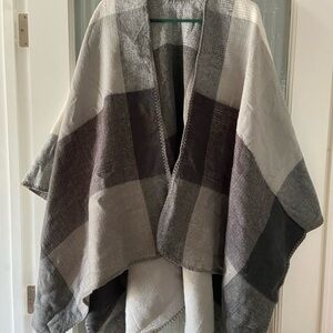 Eddie Bauer Gray and Black Vesper Blanket Wrap